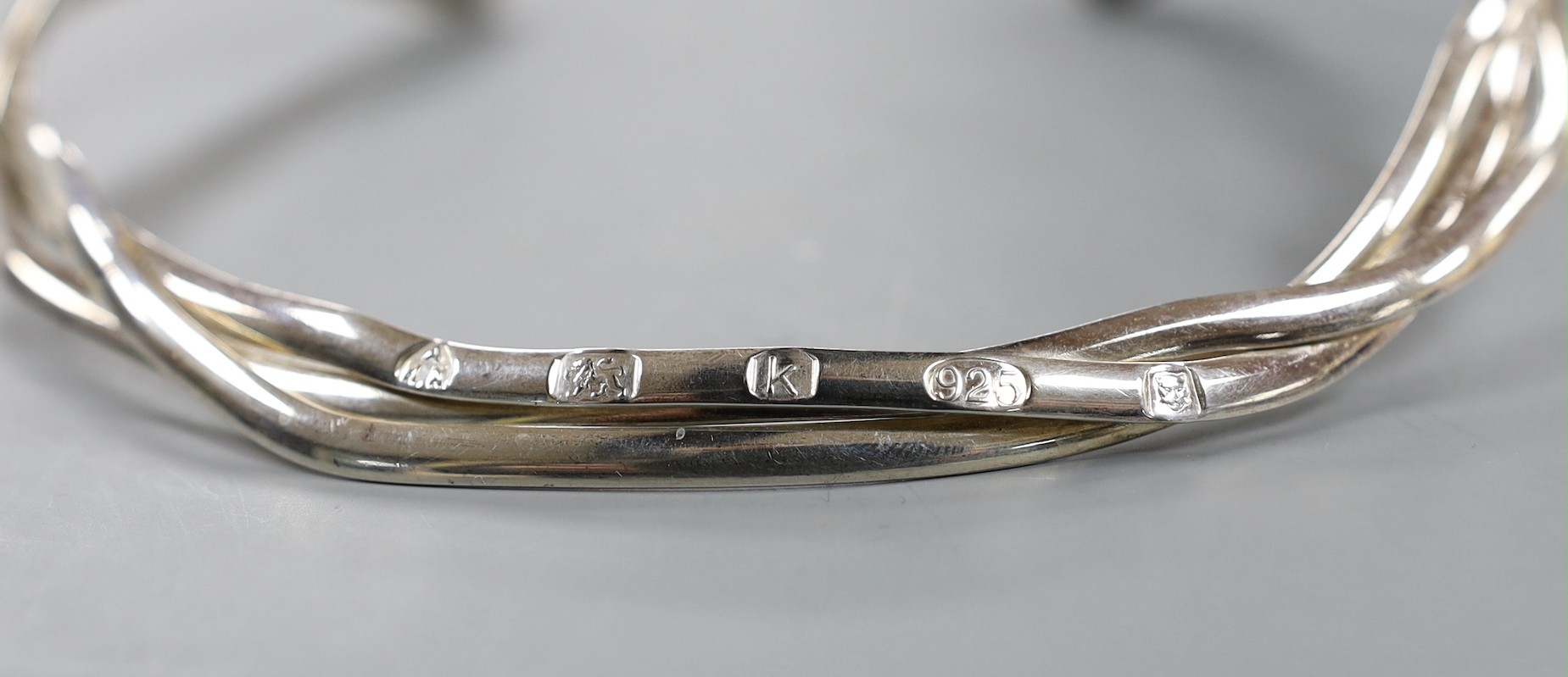 A modern silver necklet by A. Haviland-Nye, London, 2009.